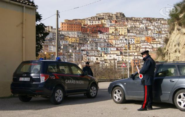 Calitri, auto sospetta: i Carabinieri allontanano tre persone
