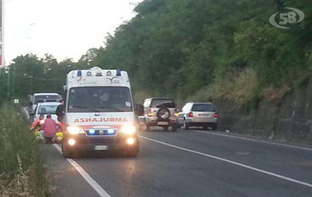 Ariano, donna tenta il suicidio sdraiandosi sulla Variante: salvata