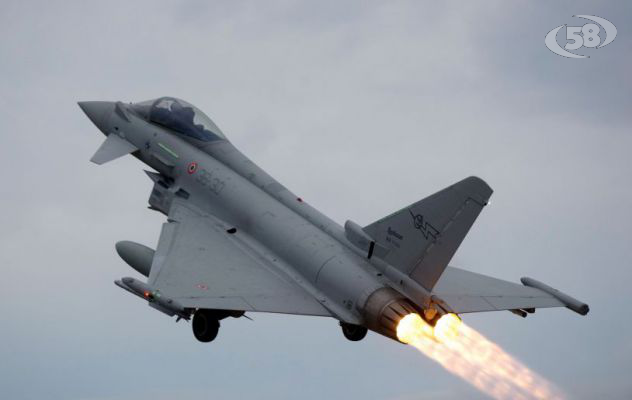 Aereo militare supera ''il muro del suono'', boato nell'arianese