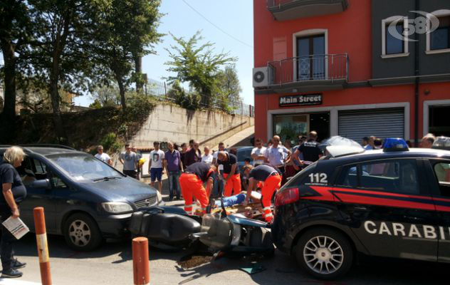 Ariano, motociclista incastrato tra due auto/VIDEO/Ricoverato al Moscati