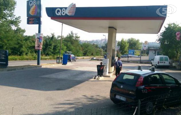 Colpo non riuscito al distributore di Montemiletto. Nella banda anche una donna incinta