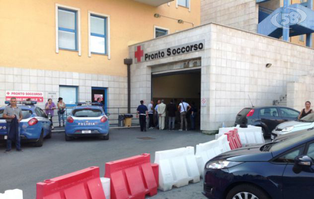 Arriva al pronto soccorso, parcheggia e si spara/VIDEO. Shock al Moscati